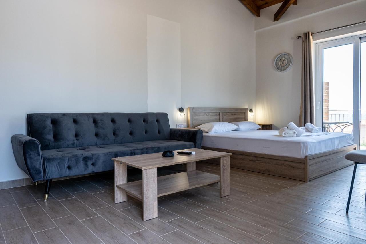 Lithino Rooms Каламата Екстериор снимка