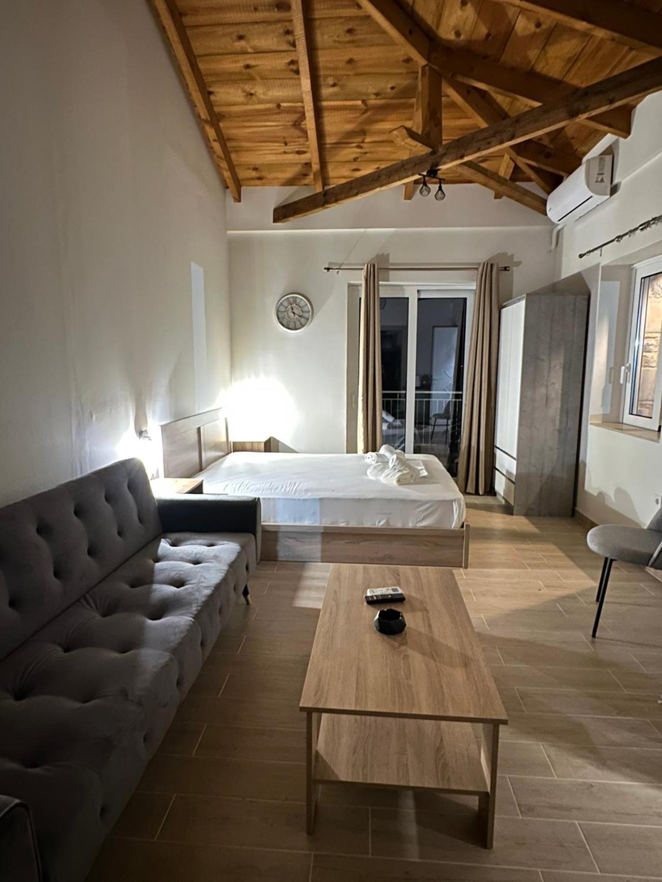Lithino Rooms Каламата Екстериор снимка