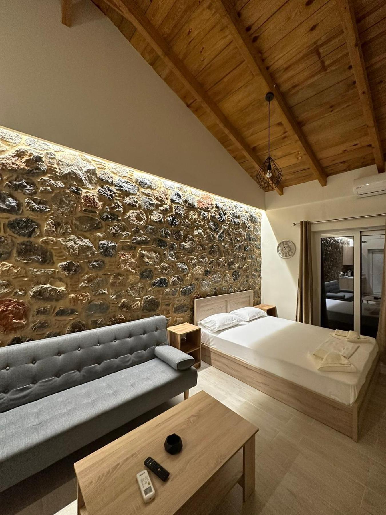 Lithino Rooms Каламата Екстериор снимка