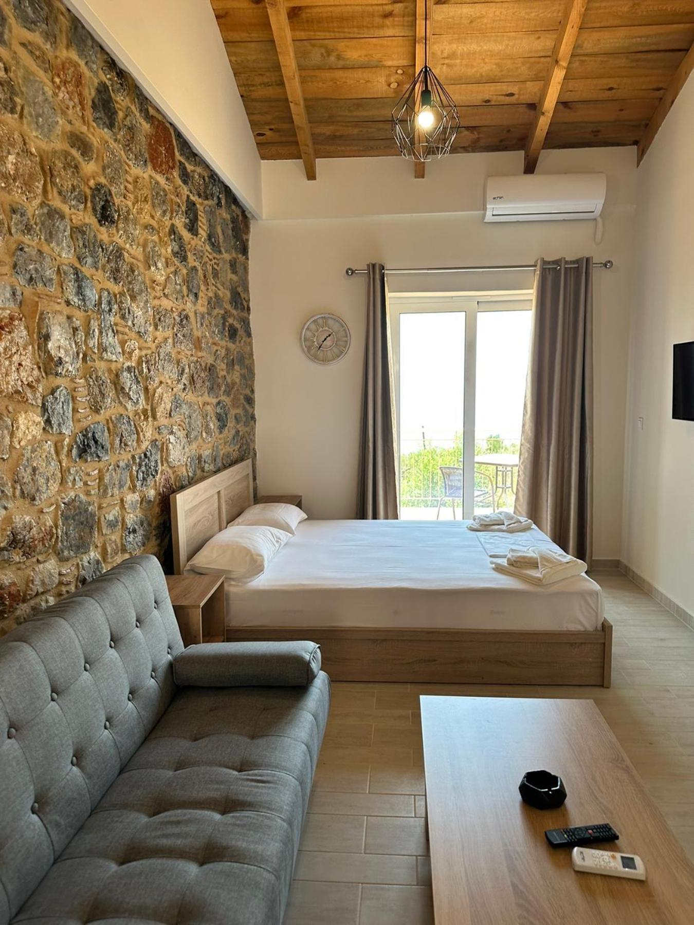 Lithino Rooms Каламата Екстериор снимка