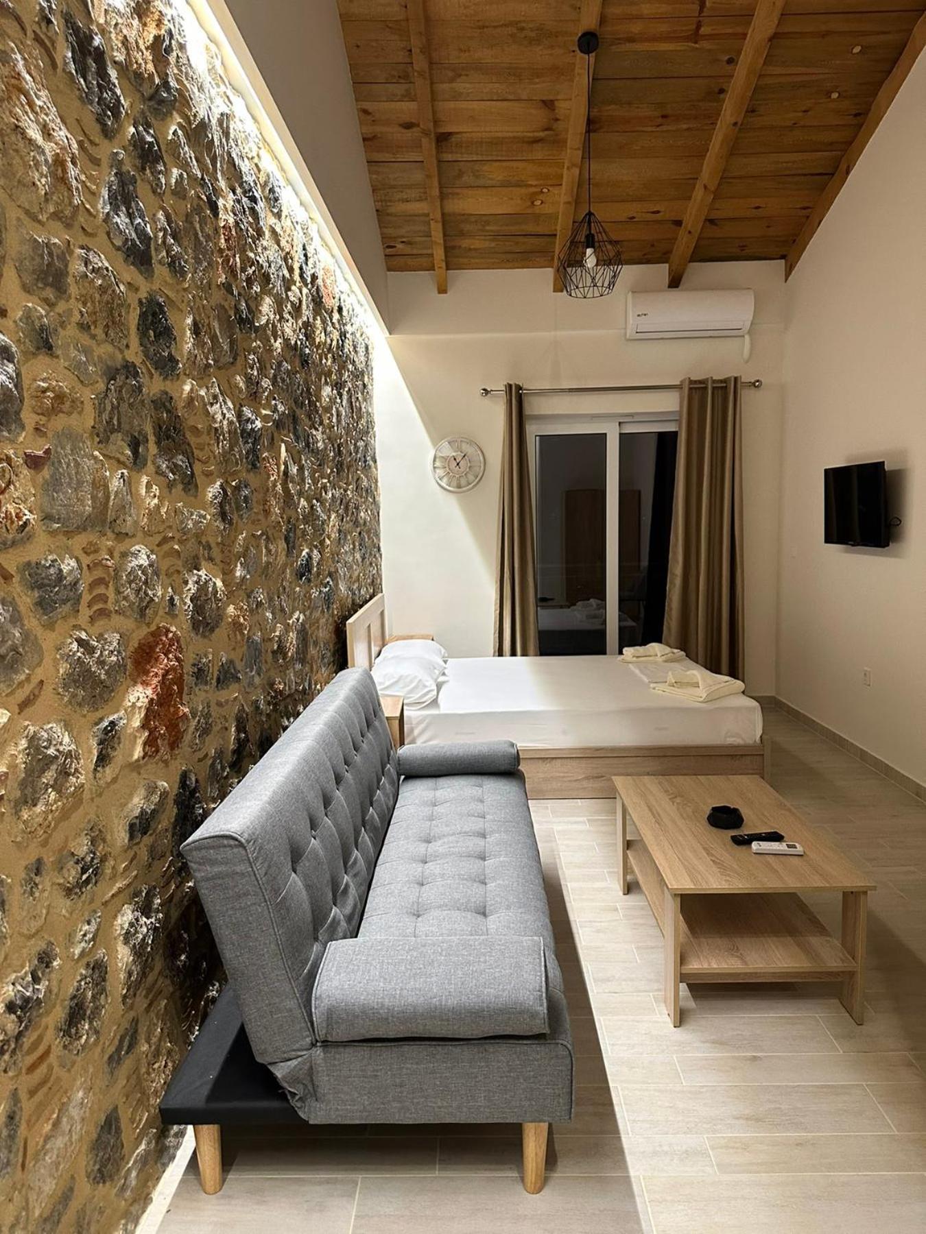Lithino Rooms Каламата Екстериор снимка